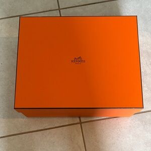 Hermès Signature Orange Gift Box